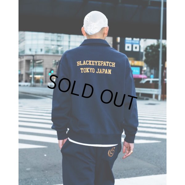 画像4: BlackEyePatch/ROYAL B EMBLEM COLLARED SWEAT PULLOVER（NAVY） (4)