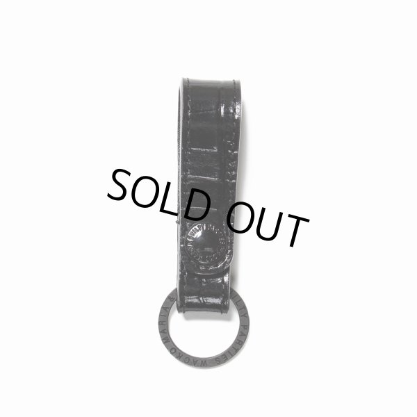 画像1: WACKO MARIA/EMBOSS LEATHER KEY HOLDER（CROCODILE）（BLACK/BLACK）［レザーキーホルダー-24秋冬］ (1)