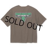 画像: 【40%OFF】CALEE/DROP SHOULDER S.V.D.S.H LOGO TEE ＜NATURALLY PAINT DESIGN＞（BROWN）［ドロップショルダープリントT-24春夏］