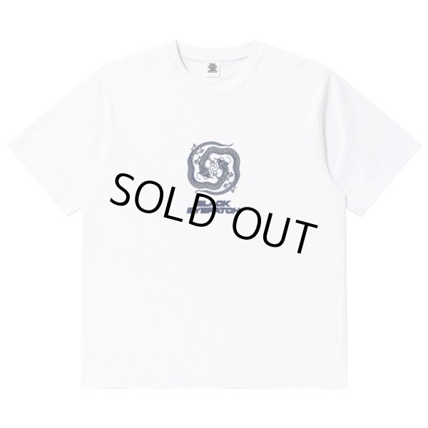 画像2: BlackEyePatch/REFLECTIVE DRAGON SWIRL LOGO TEE（WHITE） (2)