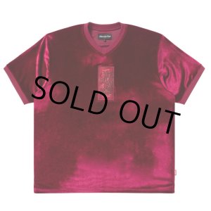 画像: BlackEyePatch/HWC LABEL EMBROIDERED VELOUR V NECK S/S SHIRT（BURGUNDY）