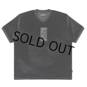 画像: BlackEyePatch/HWC LABEL EMBROIDERED VELOUR V NECK S/S SHIRT（BLACK）
