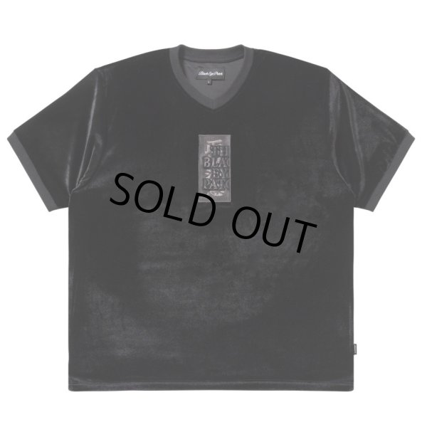 画像1: BlackEyePatch/HWC LABEL EMBROIDERED VELOUR V NECK S/S SHIRT（BLACK） (1)