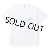 画像: 【30%OFF】CALEE/STRETCH EMBLEM LOGO TEE ＜NATURALLY PAINT DESIGN＞（WHITE）［プリントT-24春夏］