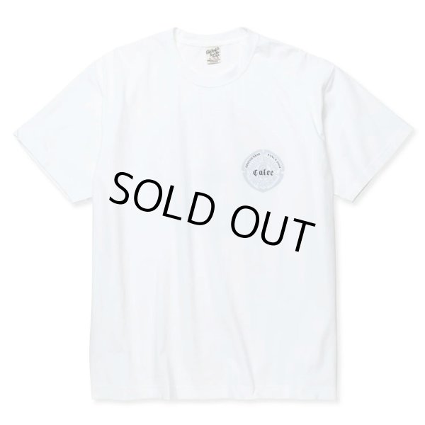 画像1: 【30%OFF】CALEE/STRETCH EMBLEM LOGO TEE ＜NATURALLY PAINT DESIGN＞（WHITE）［プリントT-24春夏］ (1)