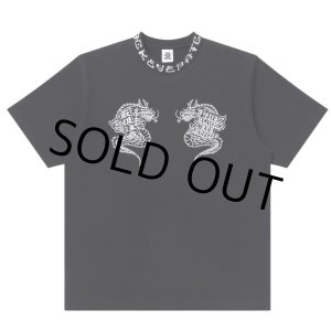 画像: BlackEyePatch/DRAGON KANJI RIBBED TEE（BLACK）