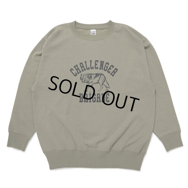 画像1: CHALLENGER/WOLF COLLEGE C/N SWEAT（KHAKI）［クルーネックスウェット-24秋冬］ (1)
