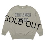画像: CHALLENGER/COLLEGE LOGO C/N SWEAT（KHAKI）［クルーネックスウェット-24秋冬］