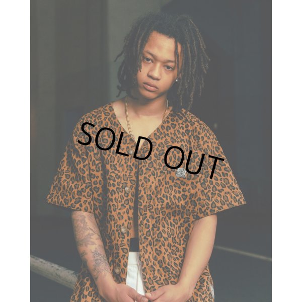 画像3: BlackEyePatch/OG LABEL LEOPARD PATTERNED BASEBALL SHIRT（MULTI） (3)