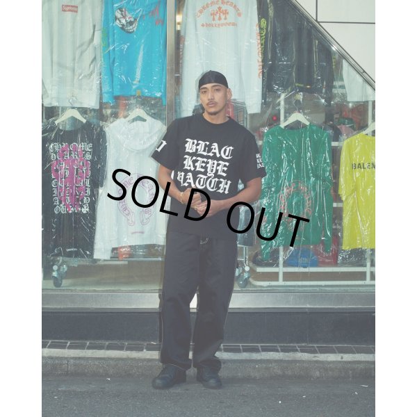 画像3: BlackEyePatch/HEAVY BLACKLETTERS TEE（BLACK） (3)