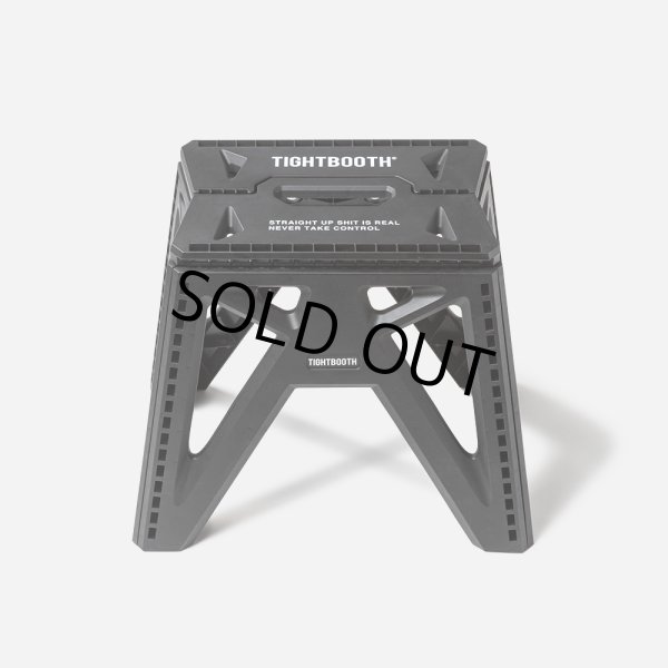 画像2: 【30%OFF】TIGHTBOOTH/LABEL LOGO FOLDING STOOL（Black）［フォールディングスツール-24夏］ (2)