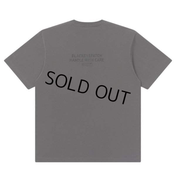 画像2: BlackEyePatch/HANDLE WITH CARE TEE（CHARCOAL） (2)