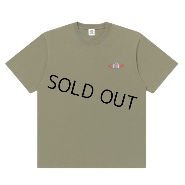 画像2: BlackEyePatch/CHORAKU IN THE HOOD TEE（OLIVE） (2)