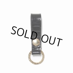 画像: WACKO MARIA/EMBOSS LEATHER KEY HOLDER（CROCODILE）（BLACK/GOLD）［レザーキーホルダー-24秋冬］