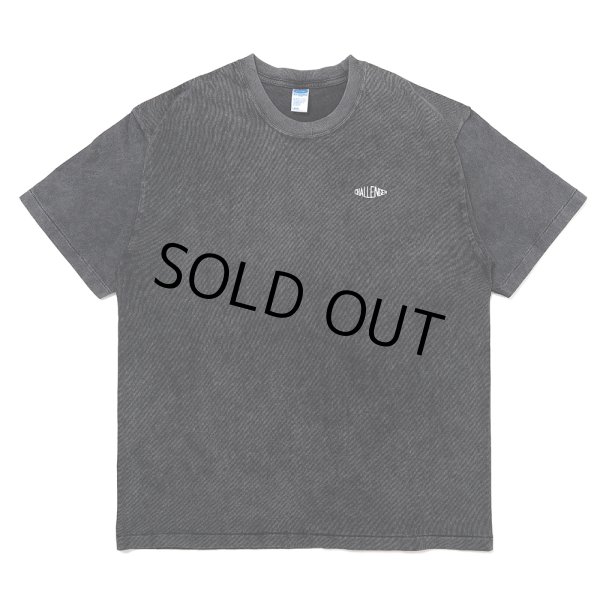 画像1: CHALLENGER/PIGMENT LOGO TEE（PEPPER BLACK）［ピグメント染め刺繍T-25春夏］ (1)