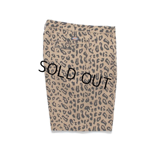 画像1: WACKO MARIA/DICKIES / LEOPARD PLEATED SHORT TROUSERS（BEIGE）［レオパードワンタックショートトラウザース-25春夏］ (1)