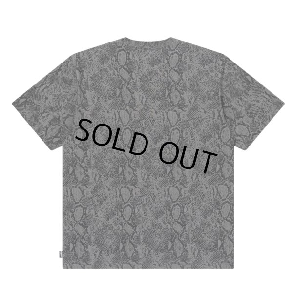 画像2: BlackEyePatch/SMALL OG PYTHON PATTERNED TEE（CHARCOAL） (2)