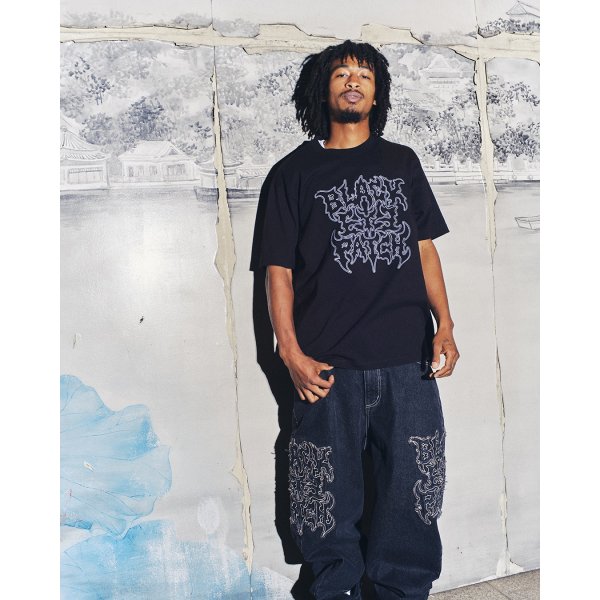 画像3: BlackEyePatch/TRAP METAL STITCHED LOGO TEE（DARK BROWN） (3)