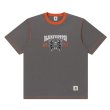 画像1: BlackEyePatch/HERALDIC COLLEGE STITCH TONED TEE（CHARCOAL） (1)