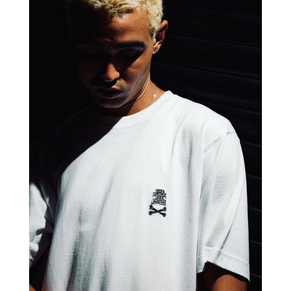画像4: BlackEyePatch/SMALL CROSSBONE OG LABEL TEE（WHITE） (4)