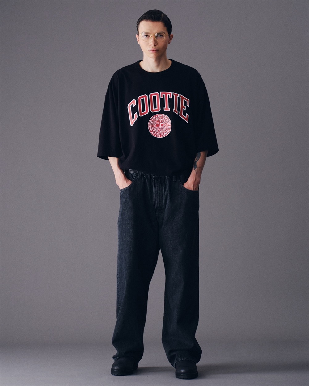 画像: COOTIE PRODUCTIONS/Print Oversized Tee（COLLEGE）（Black）［オーバーサイズT-23春夏］