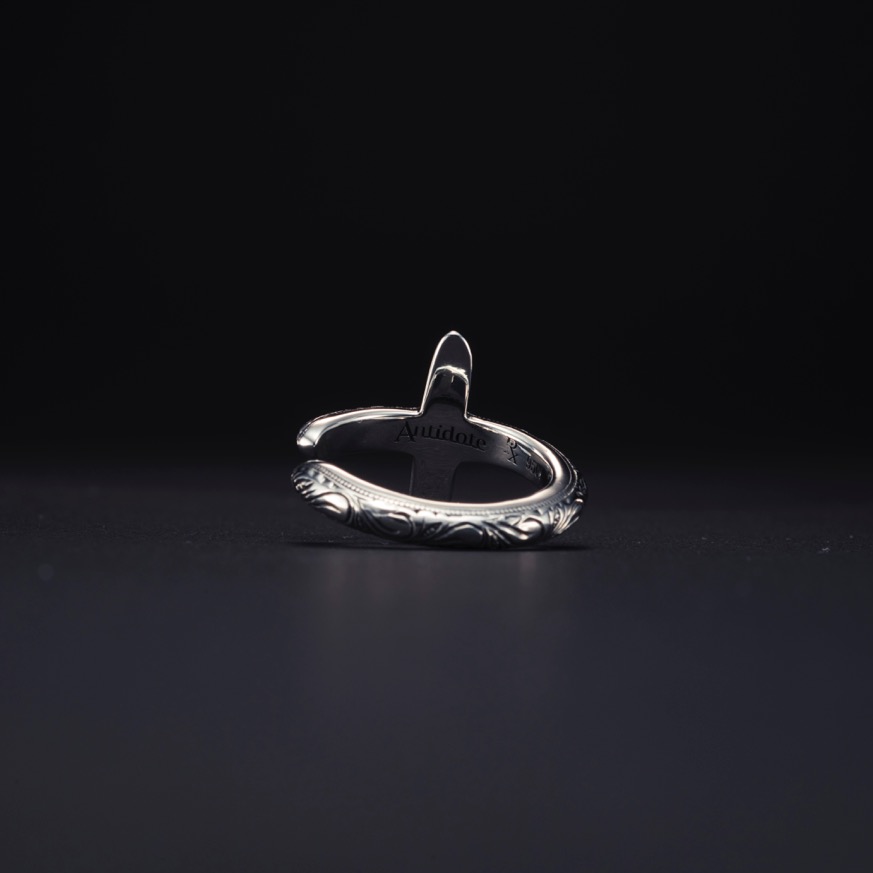 画像: ANTIDOTE BUYERS CLUB/Engraved Cross Ring（Silver）