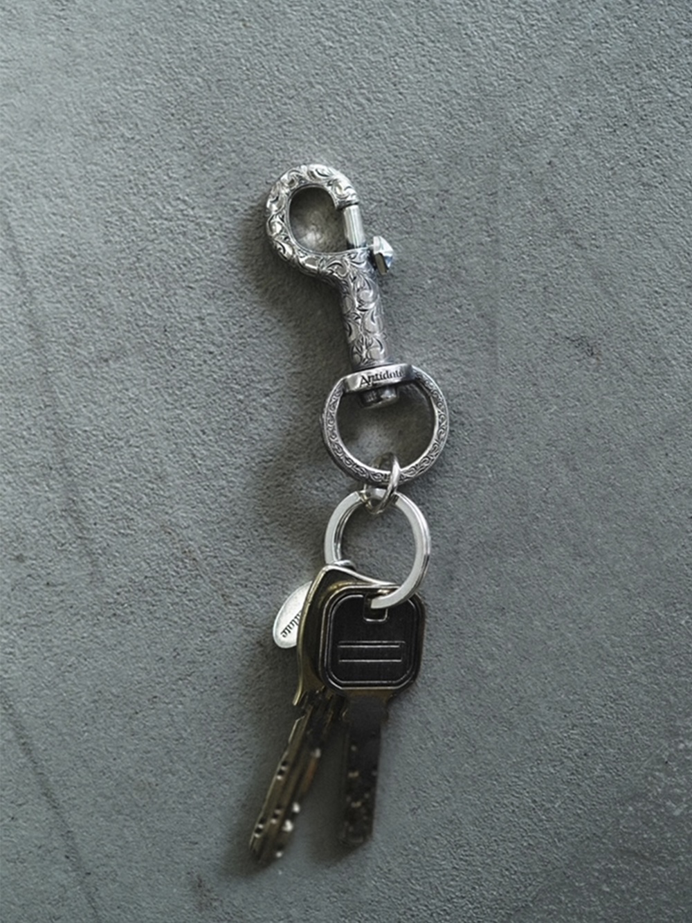 ANTIDOTE BUYERS CLUB/Engraved Key Ring Clip（Silver）［キーリング