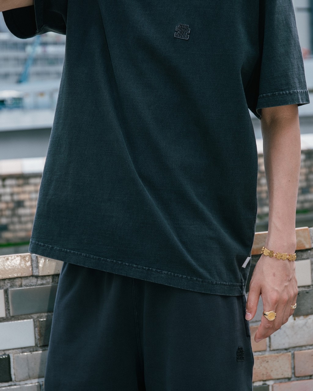 画像: BlackEyePatch/PIGMENT DYED SMALL OG LABEL TEE（BLACK）