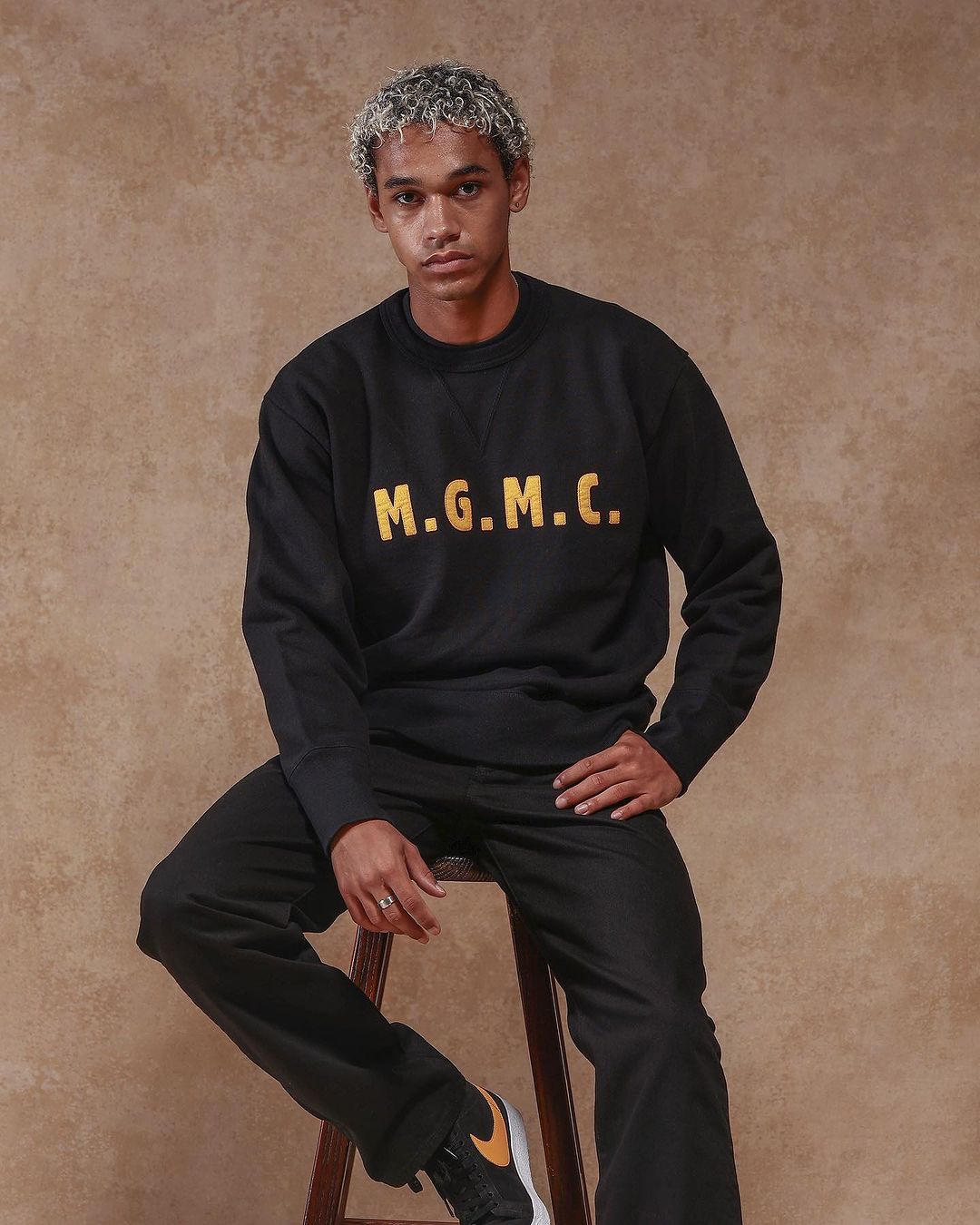 画像: RATS/LETTERED CREW NECK SWEAT（BLACK）［クルーネックスウェット-23秋冬］