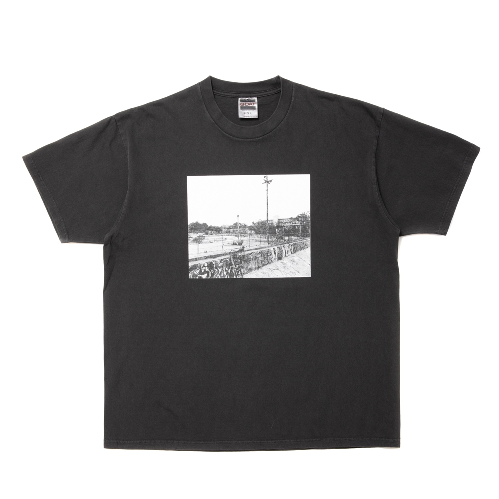 画像: ROTTWEILER/PIGMENT PHOTO TEE（CHARCOAL） 【30%OFF】［プリントT-24春夏］
