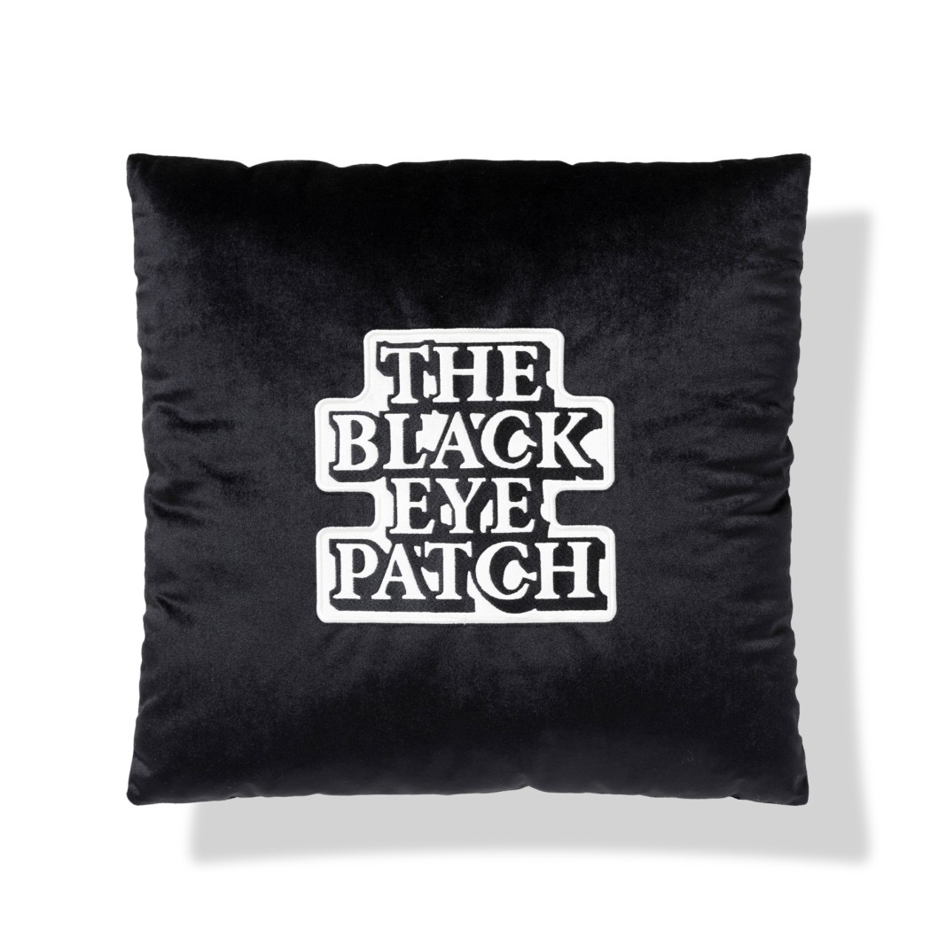 画像: BlackEyePatch/OG LABEL VELOUR CUSHION（BLACK）