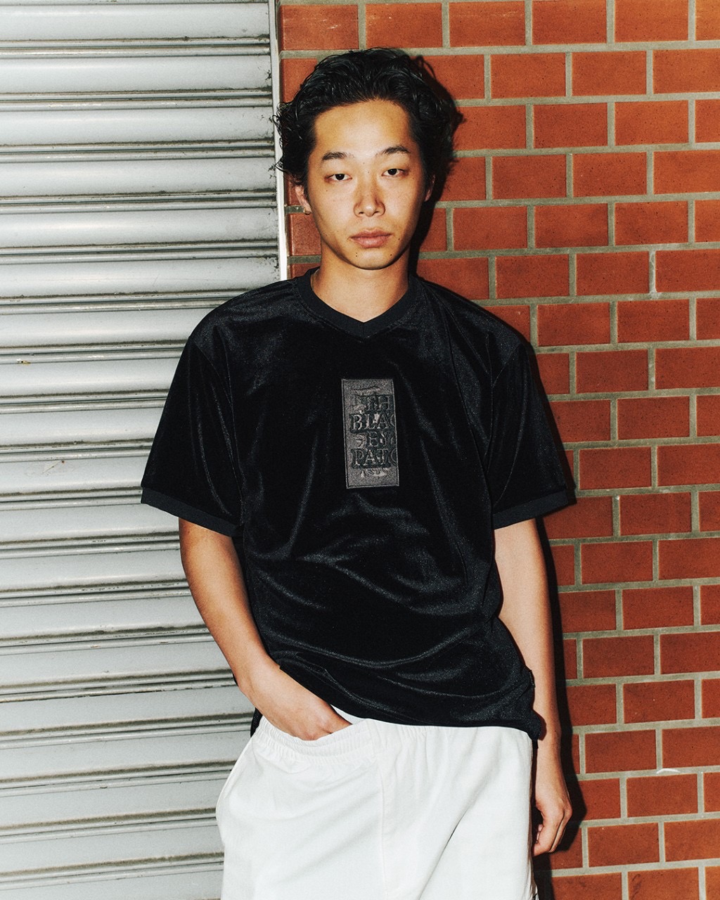画像: BlackEyePatch/HWC LABEL EMBROIDERED VELOUR V NECK S/S SHIRT（BLACK）