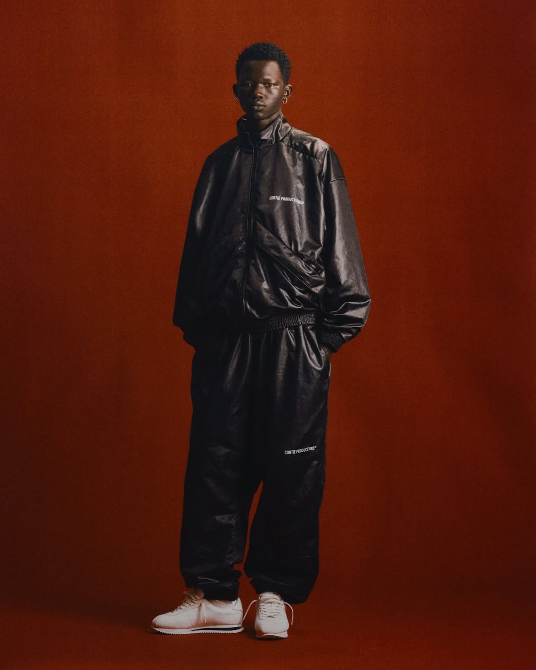画像: COOTIE PRODUCTIONS/Damp Coated Satin Wide Track Pants（Black）［ワイドトラックパンツ-25春夏］