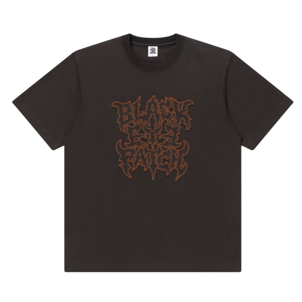 画像: BlackEyePatch/TRAP METAL STITCHED LOGO TEE（DARK BROWN）
