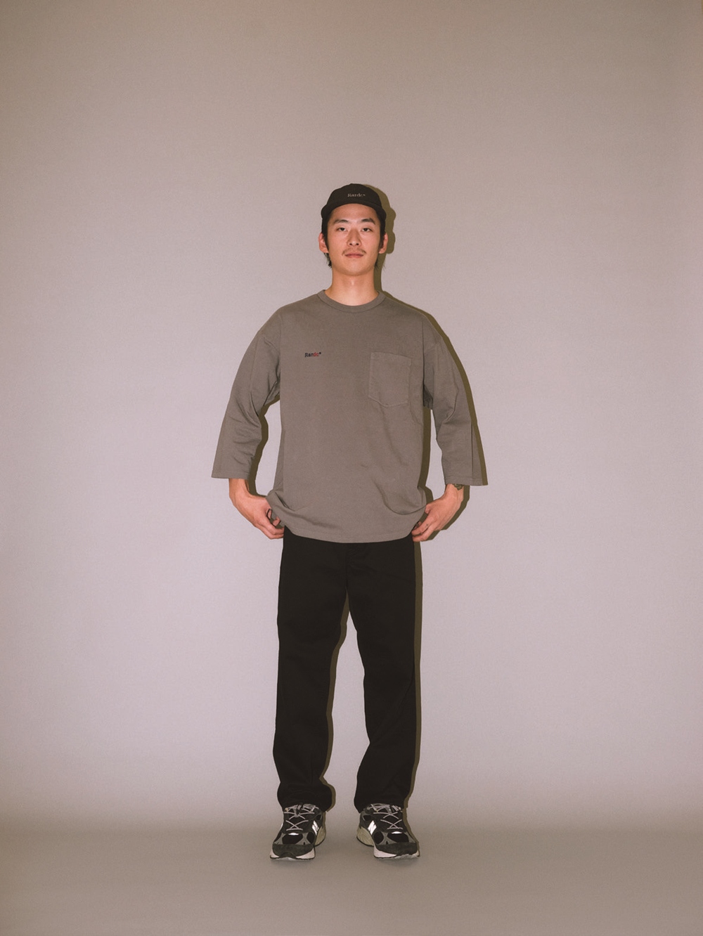 画像: ROUGH AND RUGGED/DESIGN QS（GRAY）［刺繍+プリント7分袖ポケT-25春夏］