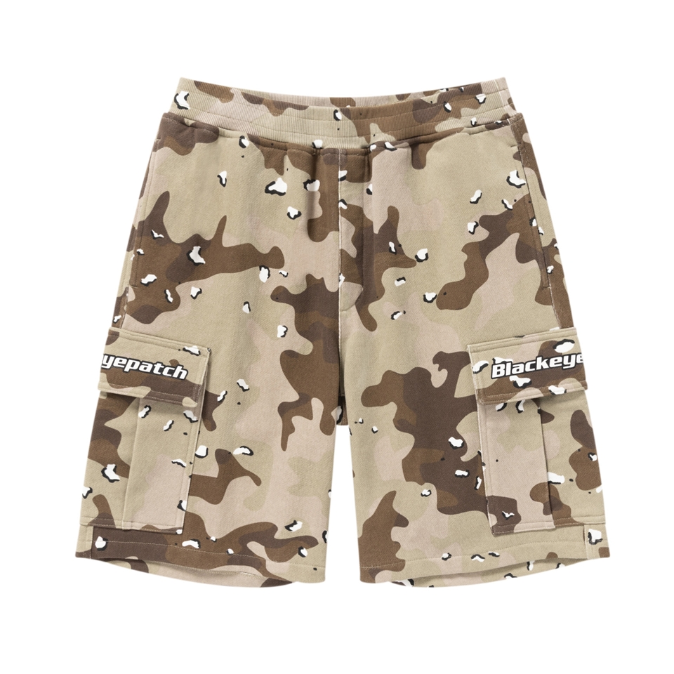 画像: BlackEyePatch/TACTICAL LOGO CARGO SHORTS（DESERT CAMO）