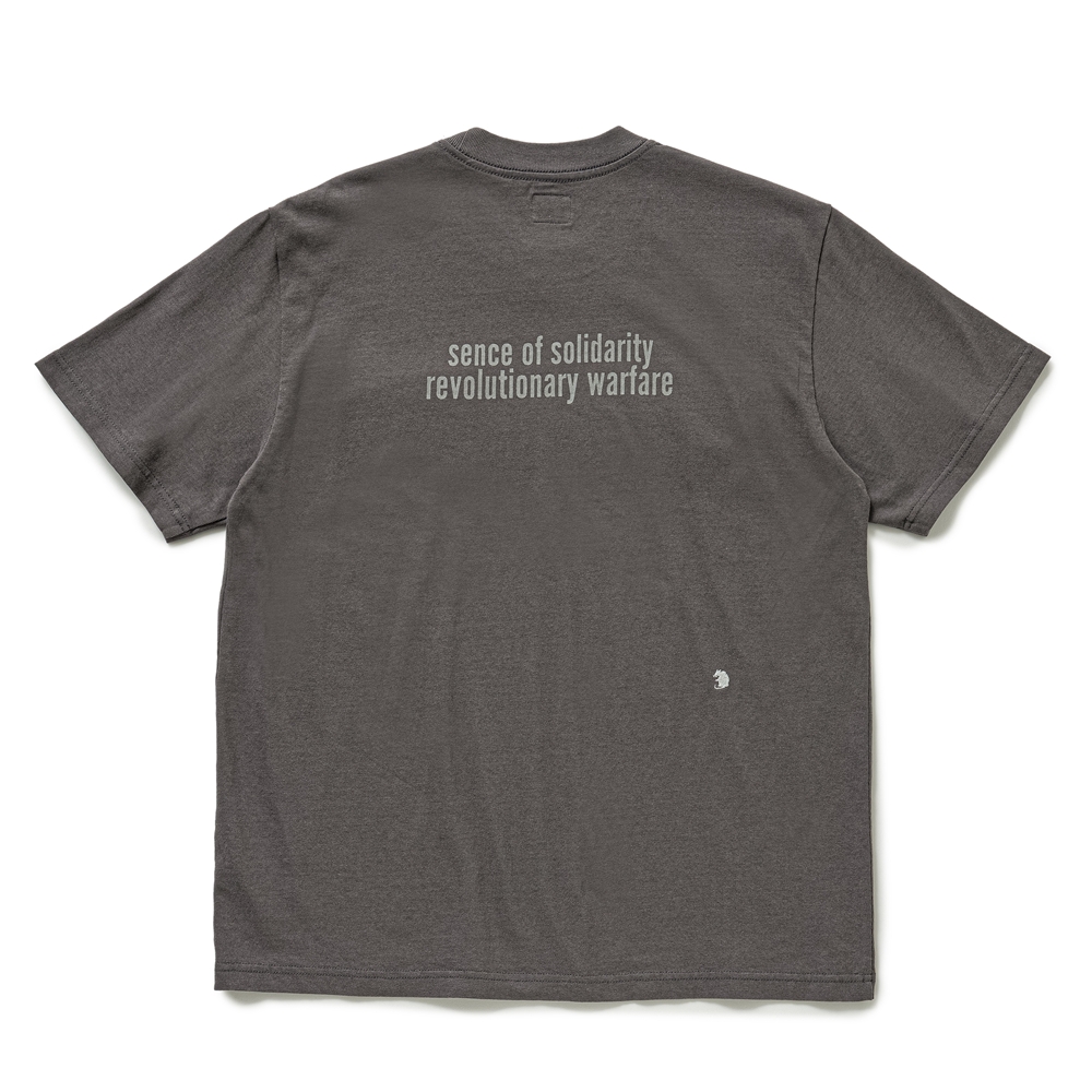 画像: RATS/CIRCLE POCKET TEE BACK PRINT（CHARCOAL）［プリントポケT-25春夏］